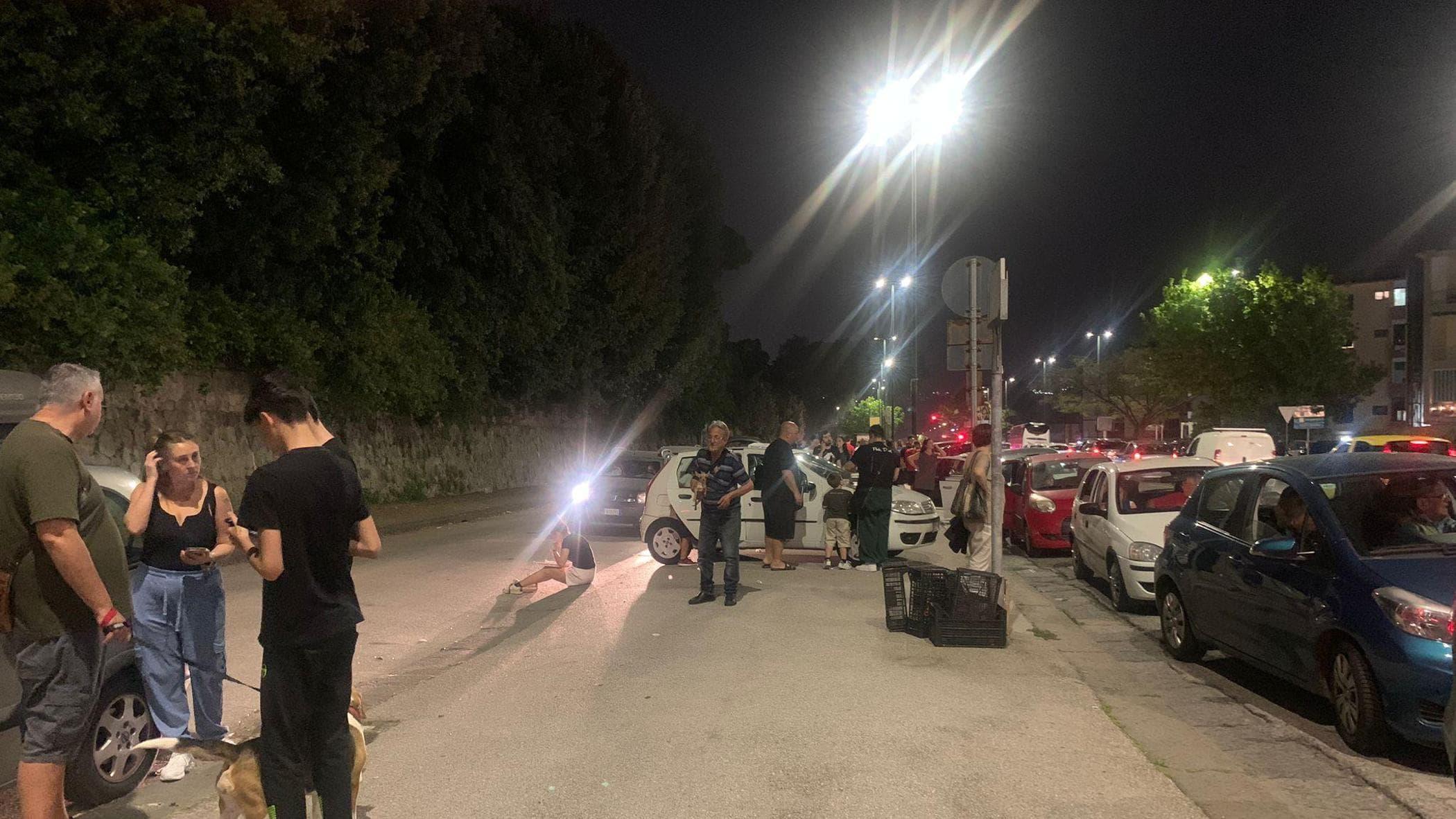 Terremoto, il reportage. In auto e in strada nell'ex area Nato o ...